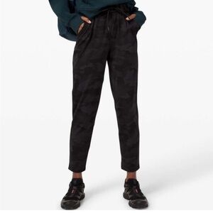 Lululemon Keep Moving Pant 7/8 High Rise Camo Size 6